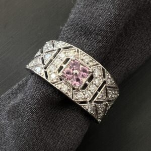 高松市のトレリバで買取したPt900サファイア・ダイヤモンドリング。中央にサファイア、周囲にダイヤ。管理番号2856。