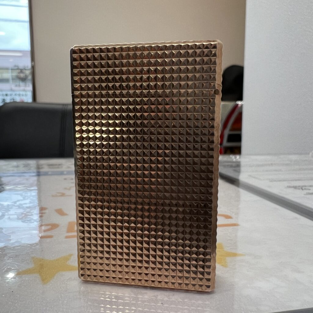 高松市のトレリバで買取したS.T. Dupont（デュポン）ライン1 ガスライター。ゴールドカラーの高級喫煙具査定。