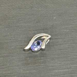 高松市のトレリバで買取したPt900プラチナとタンザナイトのペンダントトップの画像。