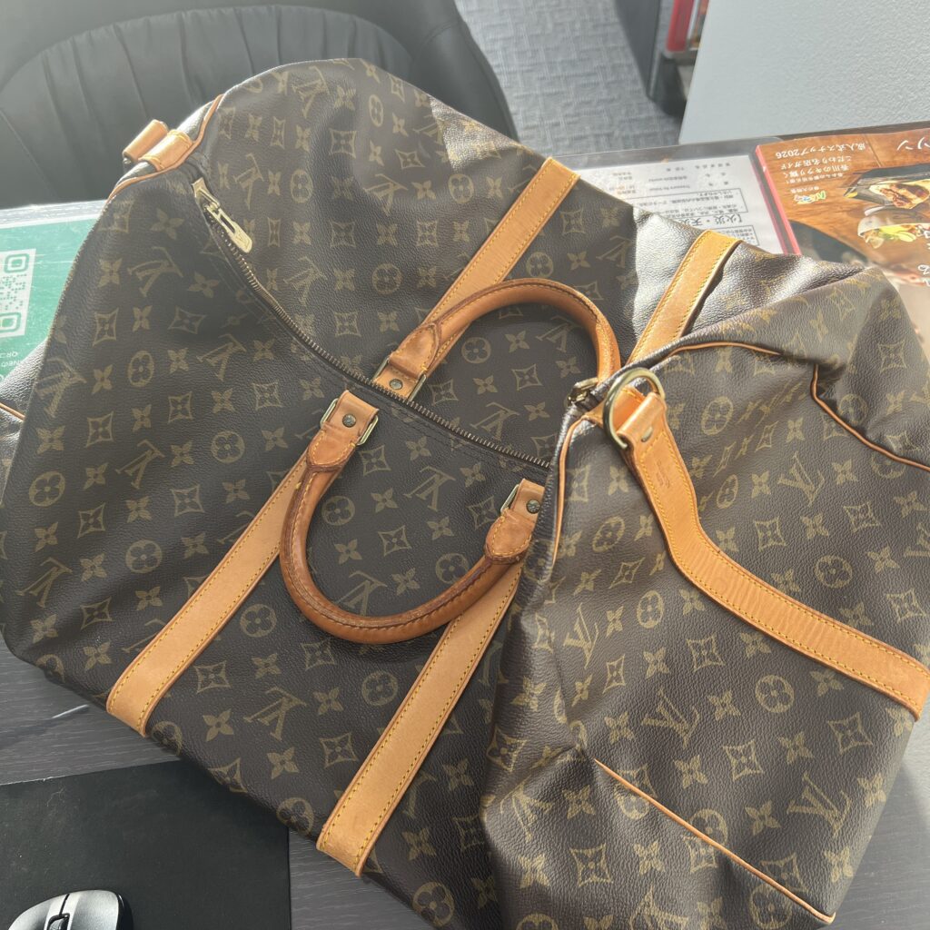 高松市のトレリバで買取したルイヴィトン（LOUIS VUITTON）モノグラムのボストンバッグ、キーポル・バンドリエールの正面画像。