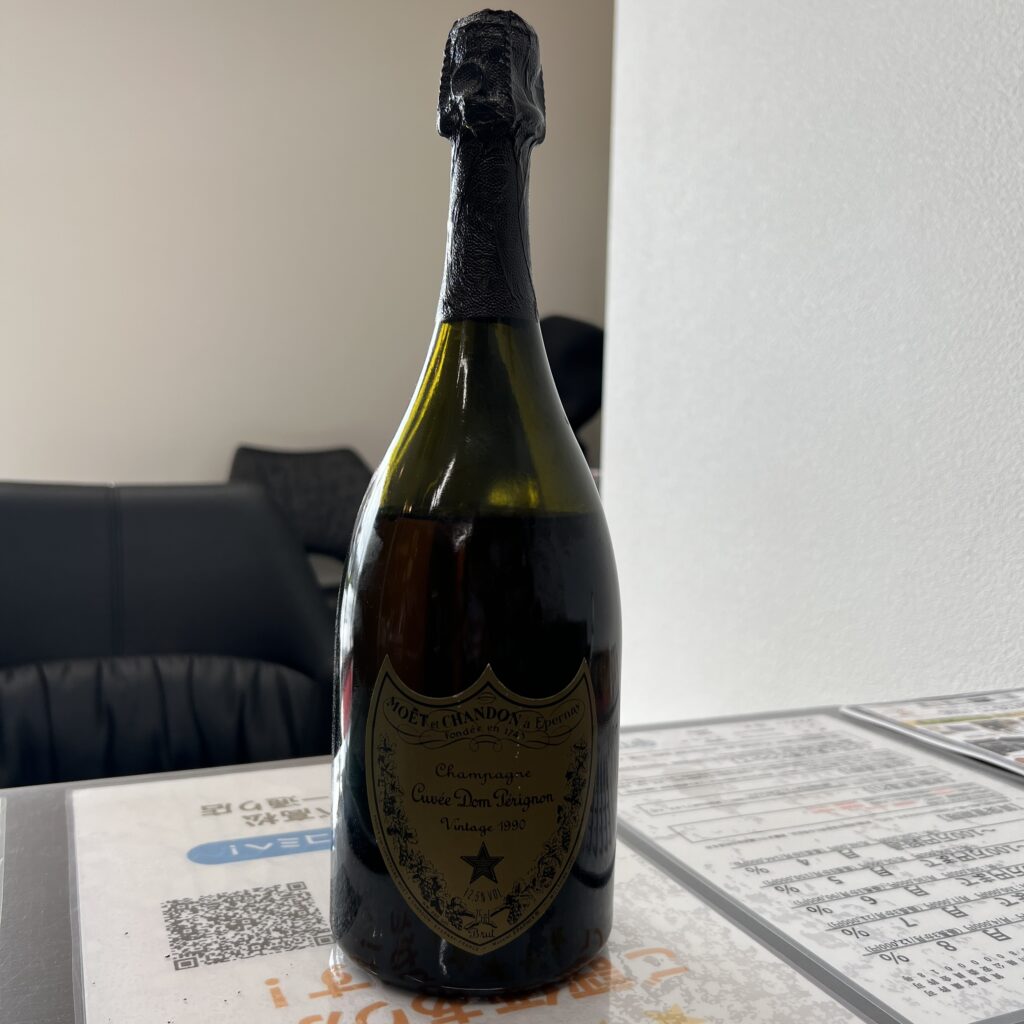 高松市のトレリバで買取した高級シャンパン、ドン・ペリニヨン（Dom Pérignon）1990ヴィンテージのボトル画像。