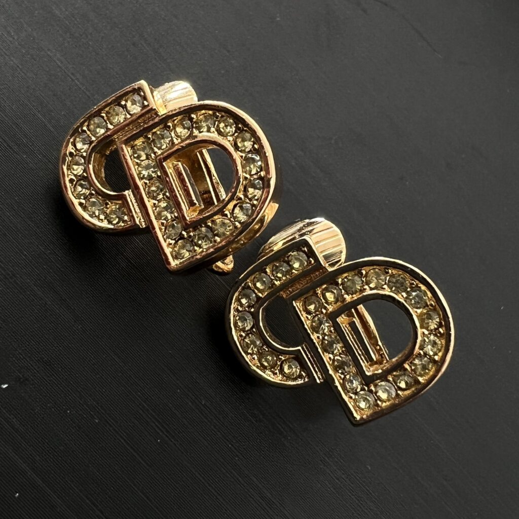 高松市のトレリバで買取したクリスチャン・ディオール（Christian Dior）のCDロゴ・ラインストーンイヤリング。