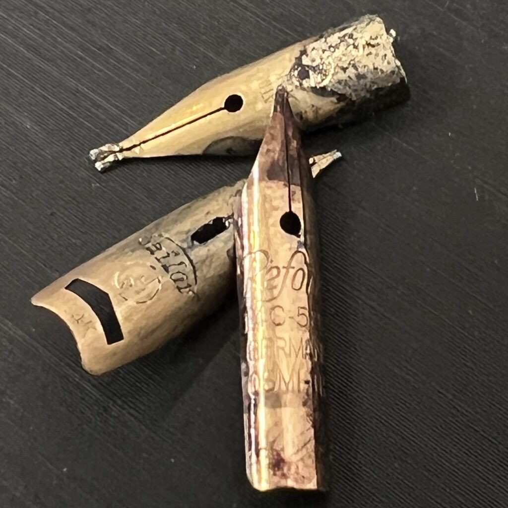 高松市のトレリバで買取した万年筆のK14・K18金ペン先パーツの拡大接写。