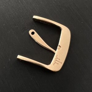 高松市のトレリバで買取した高級時計クレドールのK18金製尾錠。18金の刻印とブランドロゴが確認できる時計パーツ。