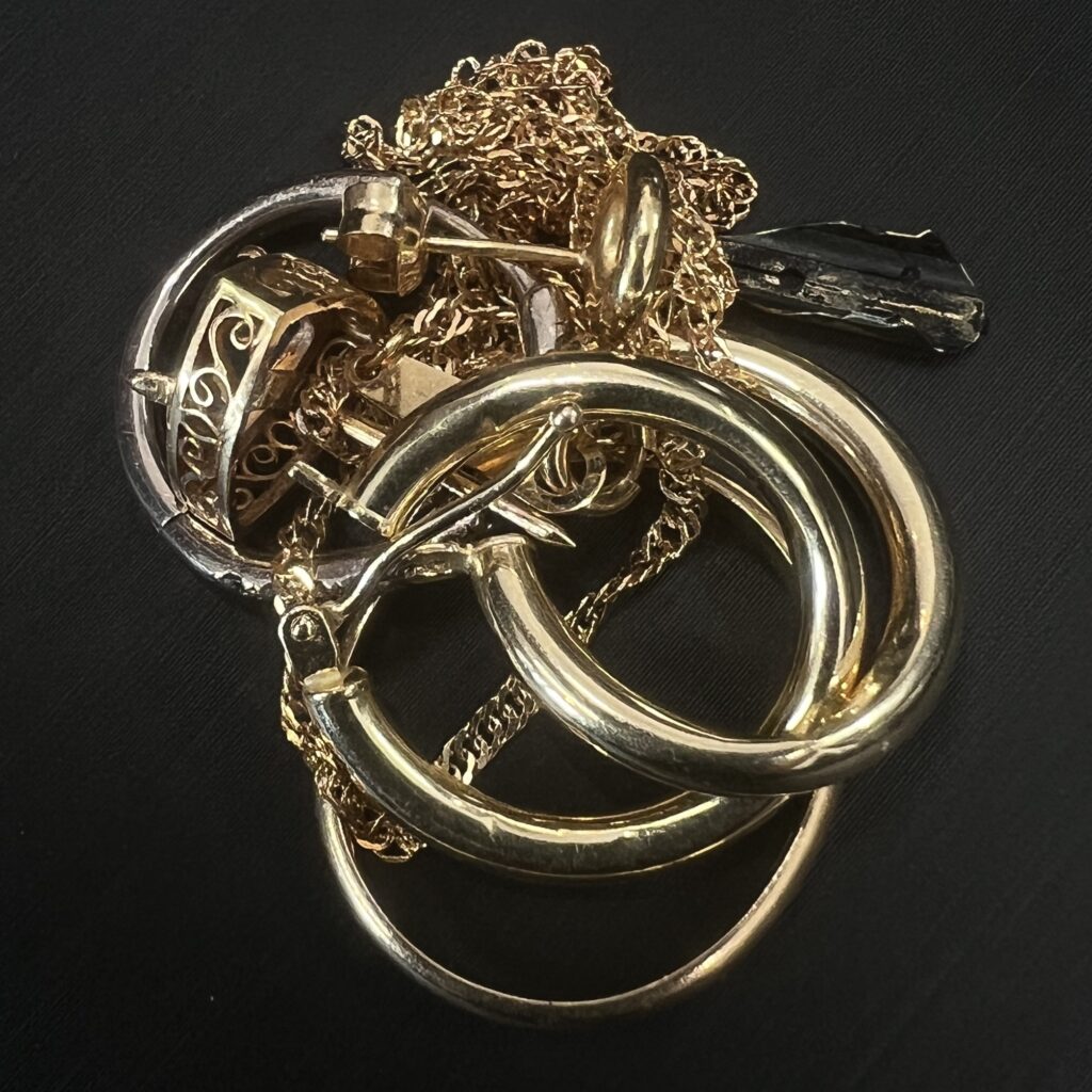 高松市のトレリバで買取したK18金のジュエリーまとめ。ネックレス、ピアス、指輪。