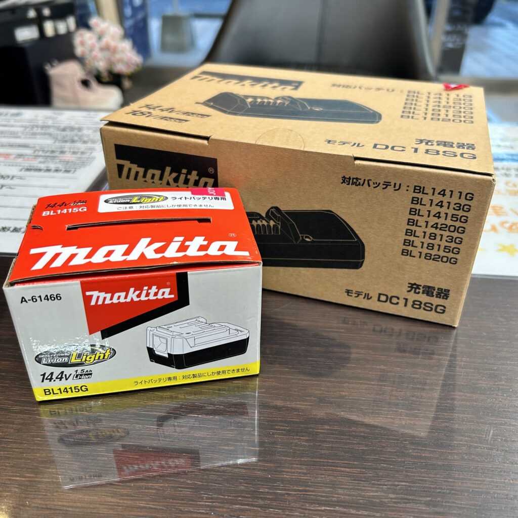 高松市のトレリバで買取したマキタのライトバッテリーBL1415Gと充電器DC18SG。それぞれの外箱が並べられた画像。