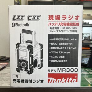 高松市のトレリバで買取したマキタ（makita）の充電機能付ラジオ MR300 未使用品のパッケージ画像。