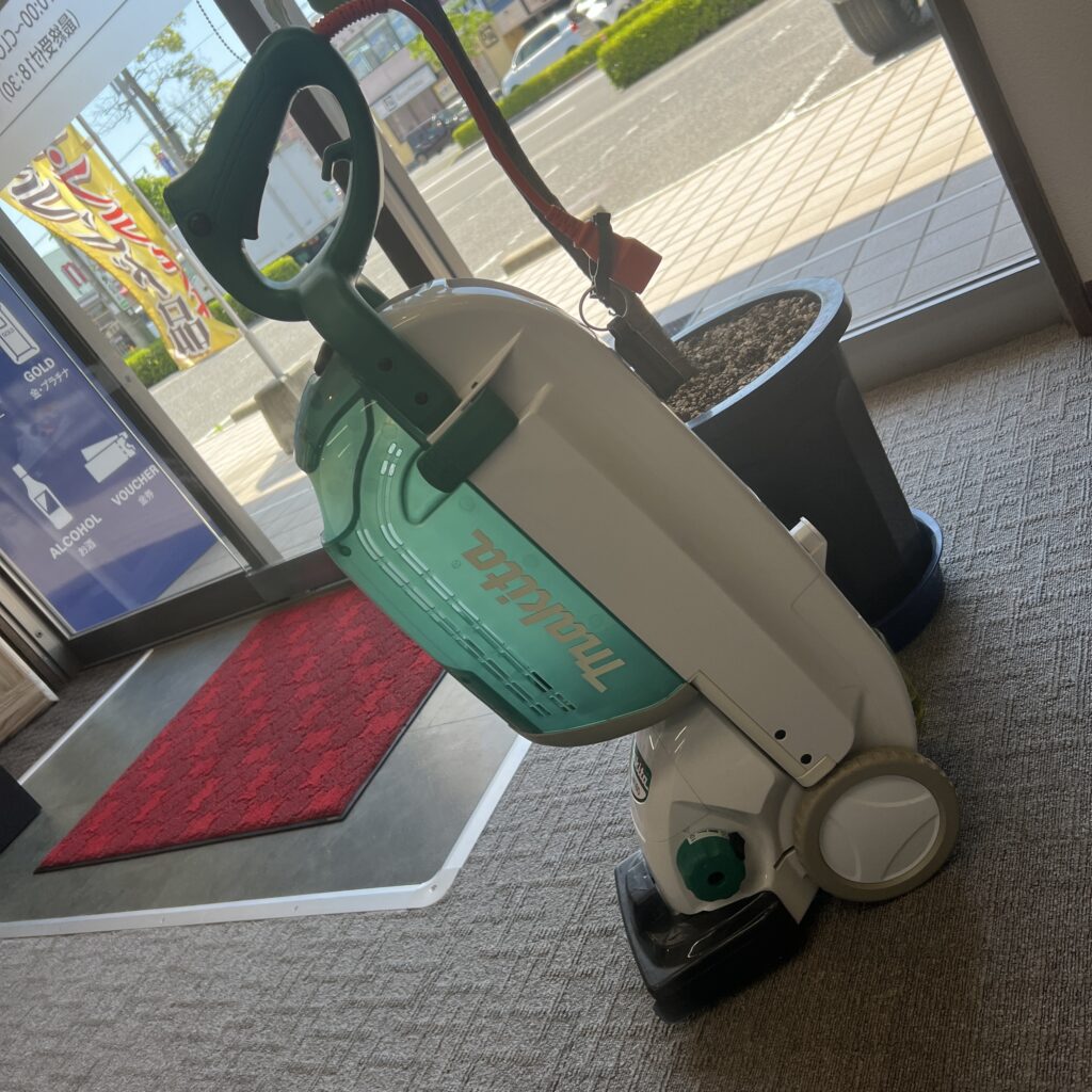 高松市のトレリバで買取したマキタのタテ型芝刈機MLM160。