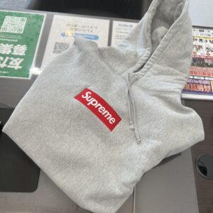 高松市のトレリバで買取したシュプリームのボックスロゴパーカー。