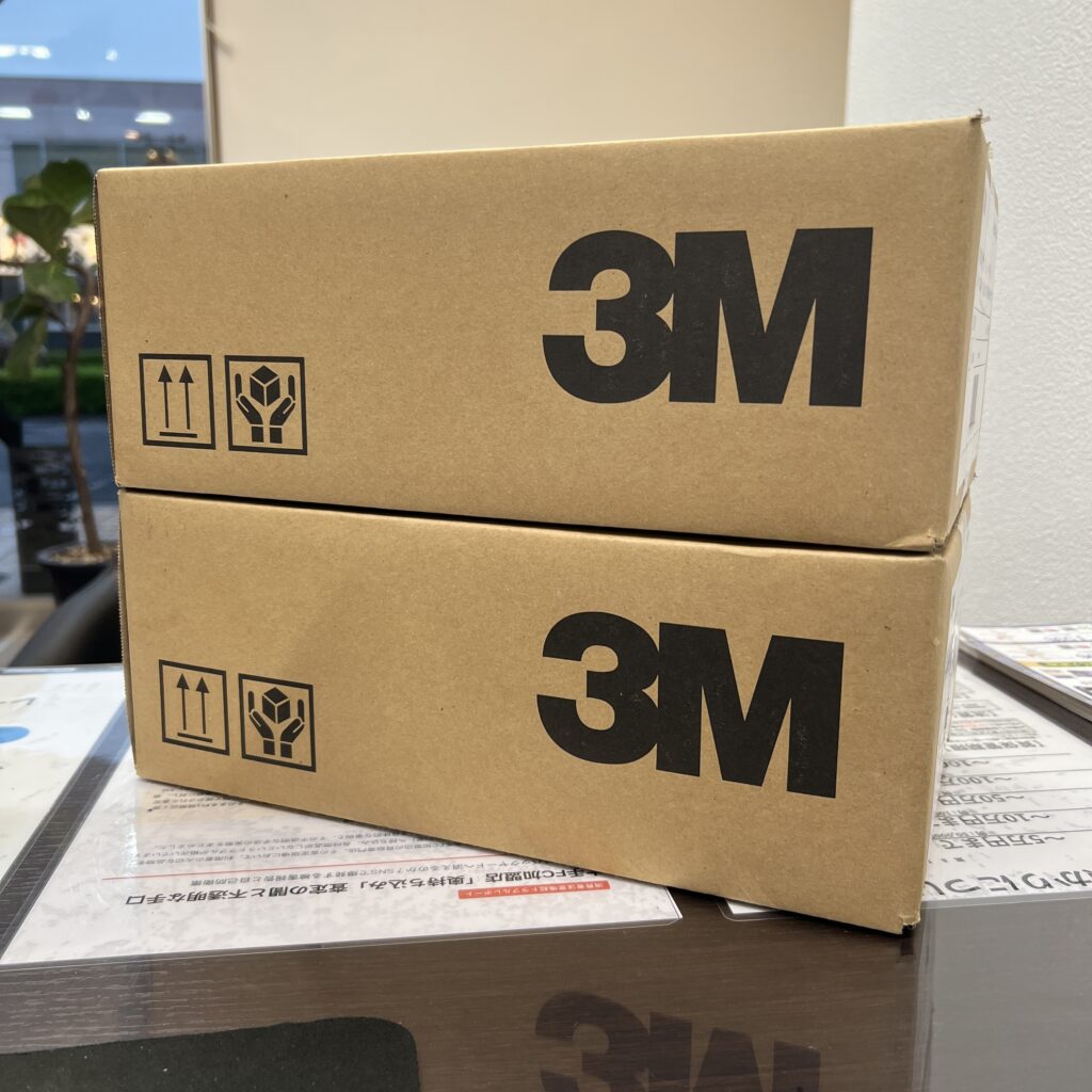 高松市のトレリバで買取した3Mの工具エクゾフィットフルハーネス1114081N。製品型番が記載された外箱パッケージの画像。