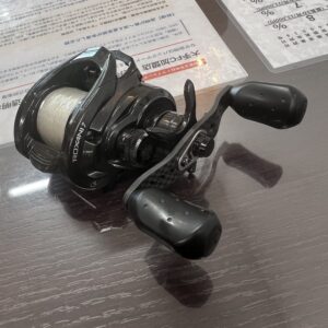高松市のトレリバで買取したアブガルシアのベイトリール「ロキサーニ7」。ラインが巻かれた状態の中古釣具の画像。