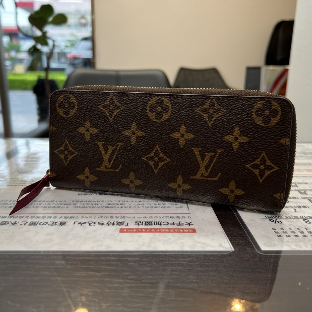 高松市のトレリバで買取したルイヴィトンの長財布「ポルトフォイユ・クレマンス M60742」。モノグラムラインの中古ラウンドファスナー長財布の画像。
