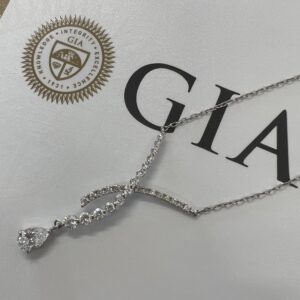 高松市のトレリバで買取したGIA鑑定書付きPTダイヤモンドネックレス。GIAのロゴがついた鑑別書類とプラチナダイヤネックレスの画像。
