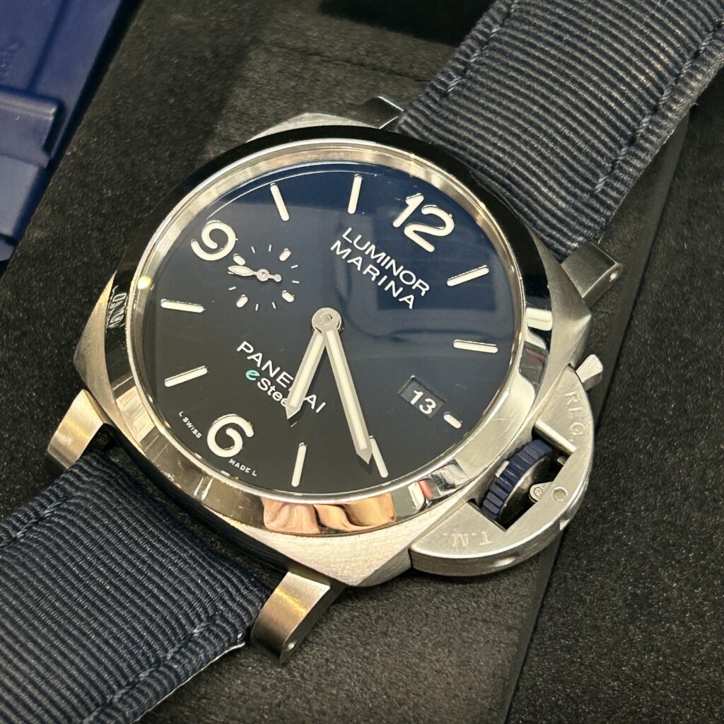高松市のトレリバで買取したパネライ ルミノールマリーナ eSteel ブルーグラデーション文字盤の画像
