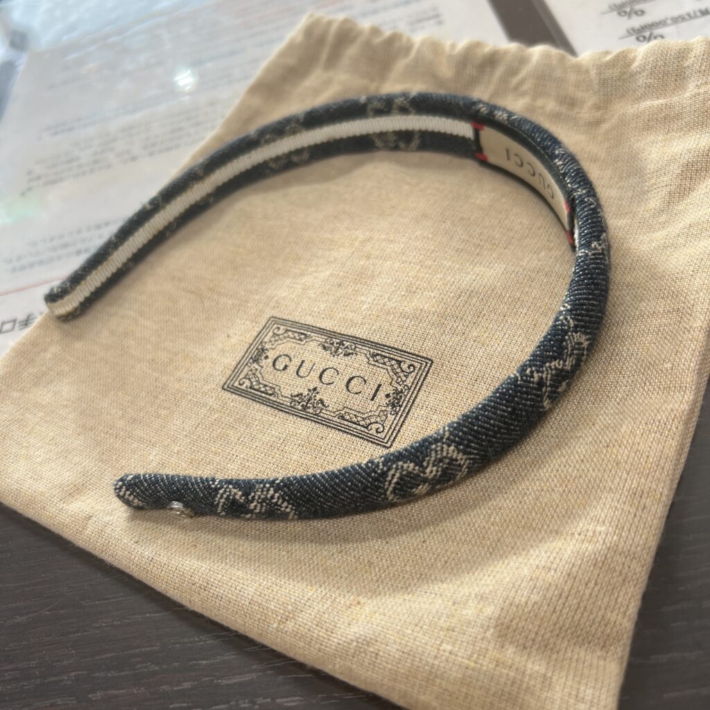 高松市のトレリバで買取したグッチのGGデニムカチューシャ 使用感あり保存袋付きの画像