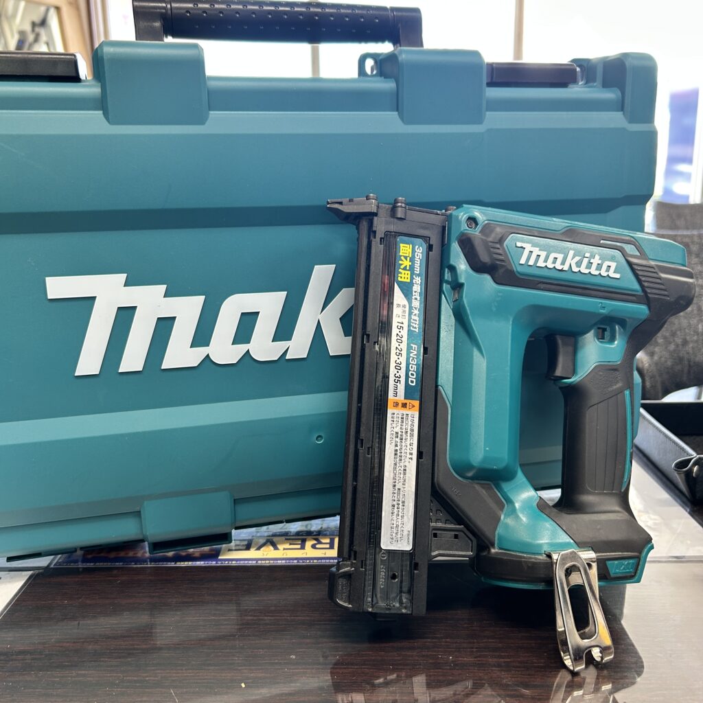 高松市のトレリバで買取したマキタ 充電式面木釘打 FN350D 専用ケース付き中古品の画像