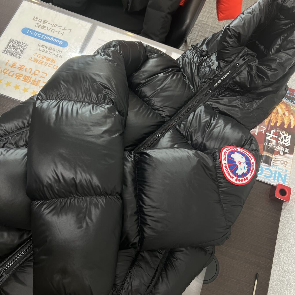 高松市のトレリバで買取したカナダグースのメンズダウンジャケット 赤ワッペンの画像