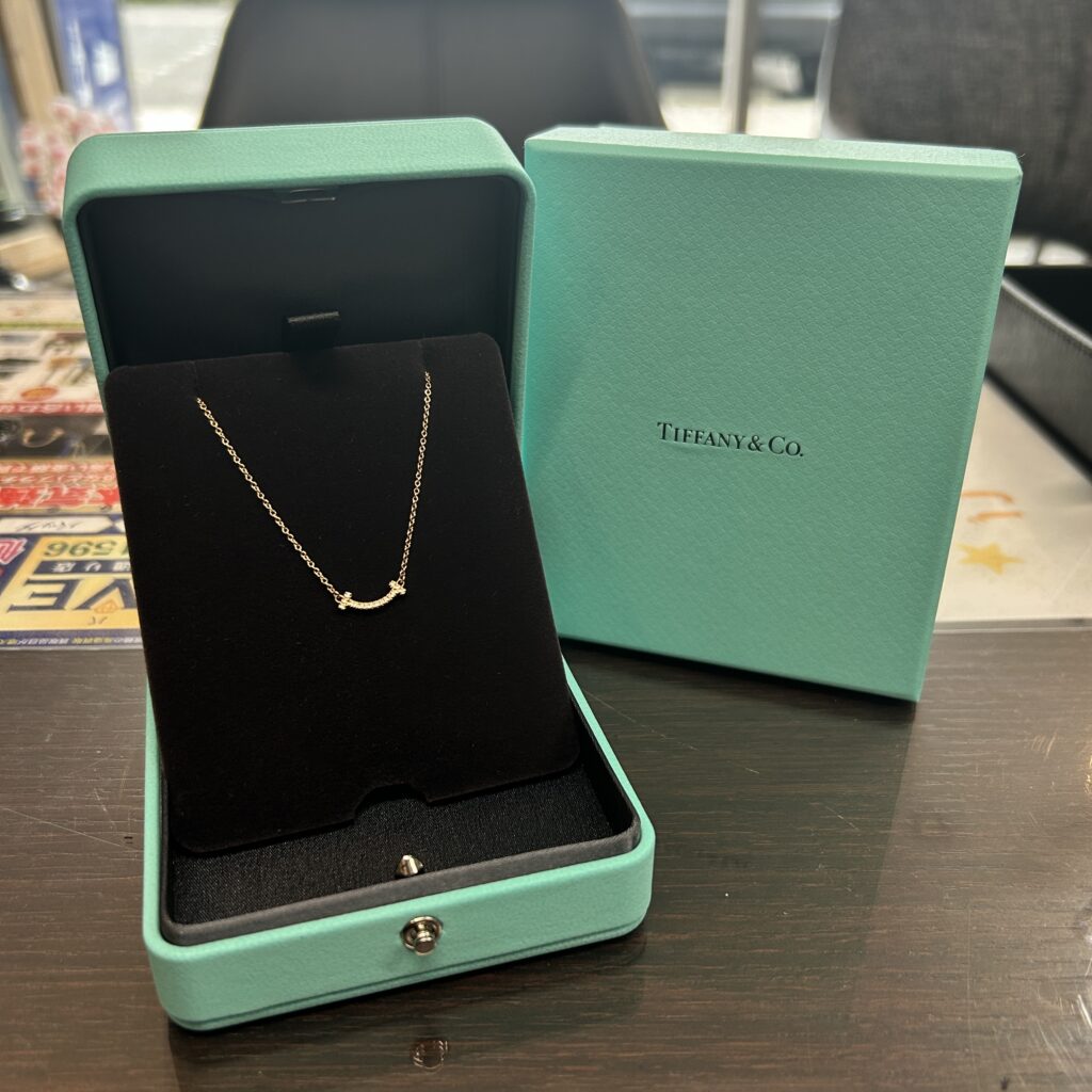 高松市のトレリバで買取したティファニー Tスマイル ミニ ダイヤネックレス K18YG 箱付の画像