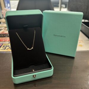 高松市のトレリバで買取したティファニー Tスマイル ミニ ダイヤネックレス K18YG 箱付の画像