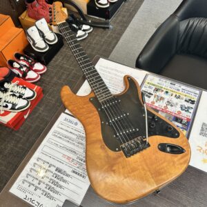 高松市のトレリバで買取したストラトタイプ エレキギター キルトメイプルトップ調の画像