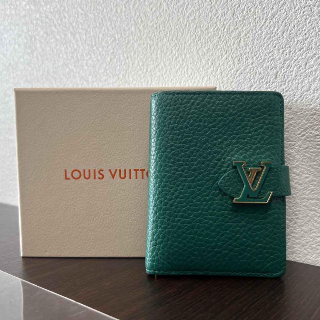 高松市のトレリバで買取したルイヴィトン LVヴェルティカルウォレットコンパクト緑 箱付きの画像