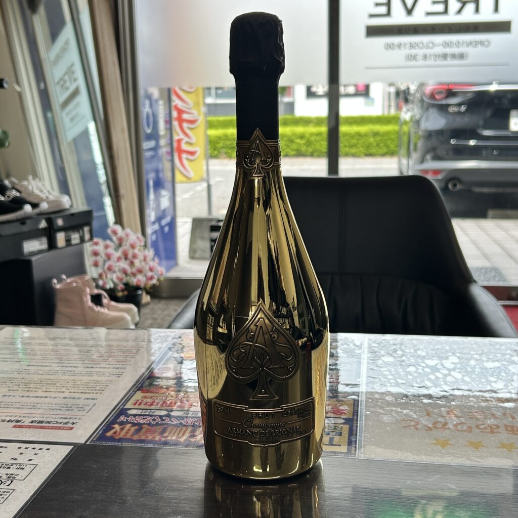 高松市のトレリバで買取したアルマンドゴールド未開封シャンパンの画像