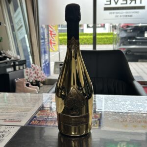 高松市のトレリバで買取したアルマンドゴールド未開封シャンパンの画像