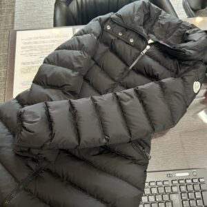 高松市のトレリバで買取したモンクレール フラメッテ レディースロングダウンジャケットの画像