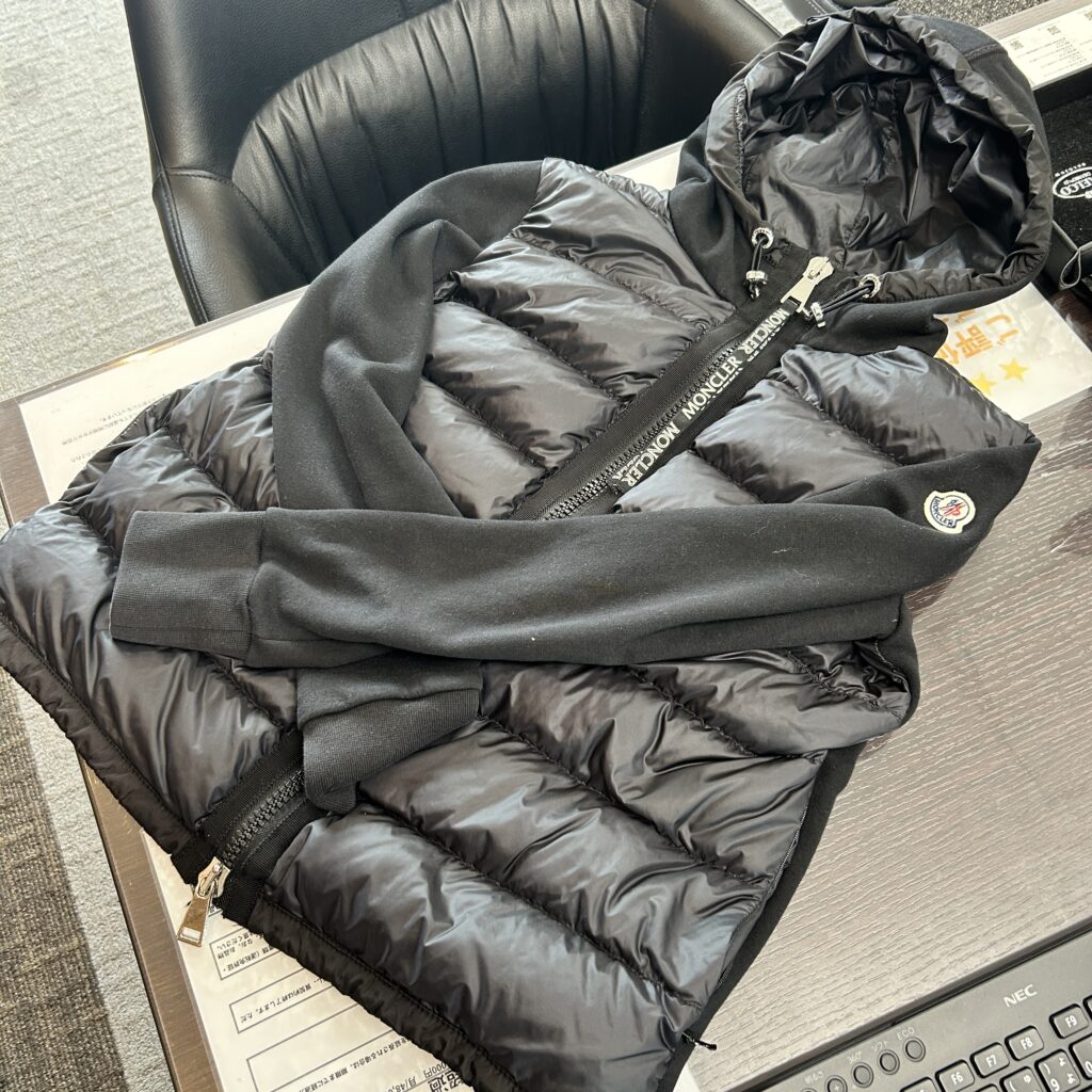 高松市のトレリバで買取したモンクレール 異素材切替ダウンパーカー マグリアカーディガンの画像